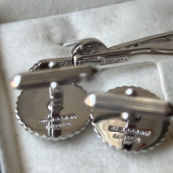 Burberry Luck of the Irish Cuff Links & Tie Stay - Picture 3 of 4